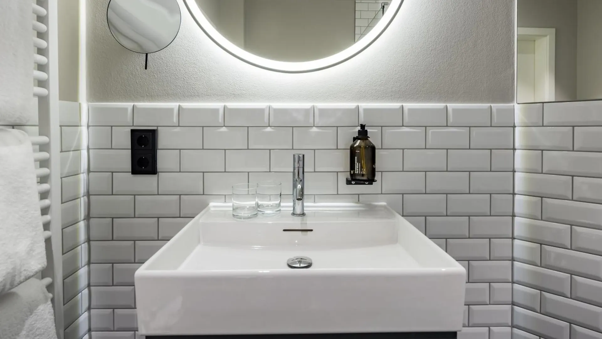 Hotel Amano Duesseldorf 3*, Düsseldorf